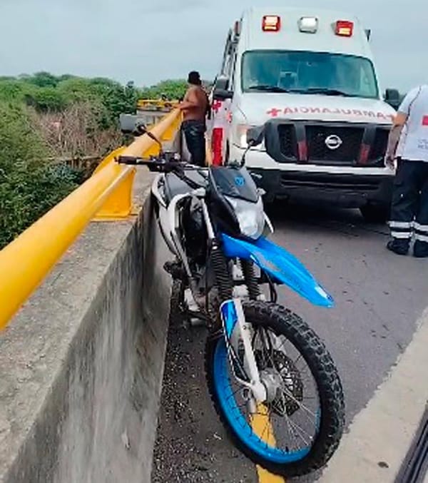 ¡SALE VOLANDO DEL PUENTE!