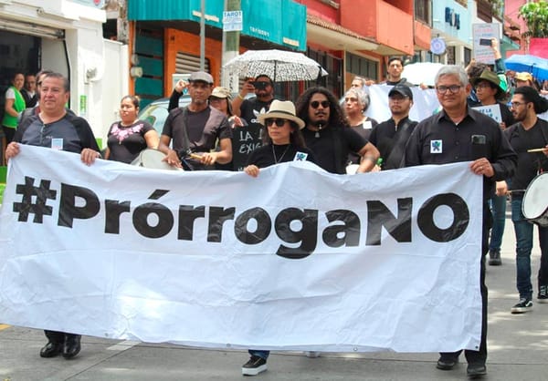 ¡Y PROTESTAN! - DE NEGRO