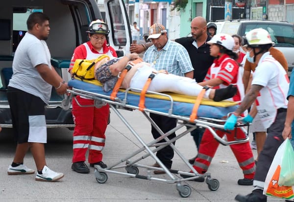 ¡CAFRE ATROPELLÓ A DOÑA CHAYITO!