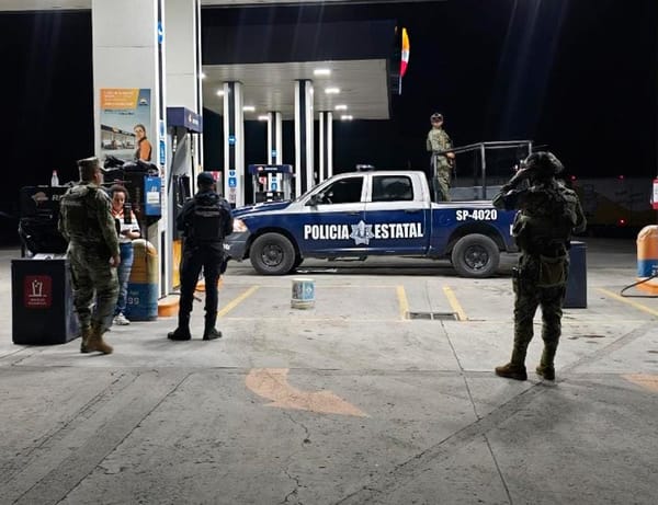 ¡MALANDRO CON PISTOLÓN ASALTA GASOLINERA REPSOL!