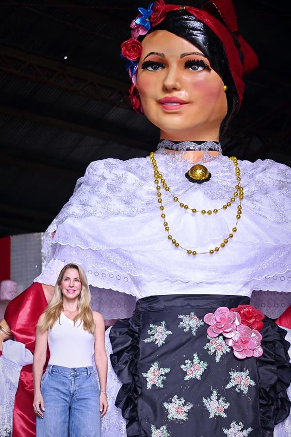 ¡PATY LE FUE A ECHAR OJO A LOS CARROS ALEGÓRICOS! - *Ya estan casi listos