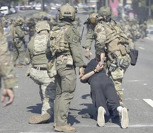 ¡ENVÍA TRUMP A GUARDIA NACIONAL A LA PARA DISIPAR LAS PROTESTAS!