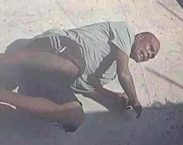 ¡SALE EN VIDEO ‘JAULERO’ SAQUEANDO CASA EN EL FLORESTA!