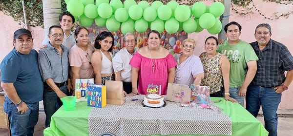 AZUCENA CELEBRA SU CUMPLEAÑOS