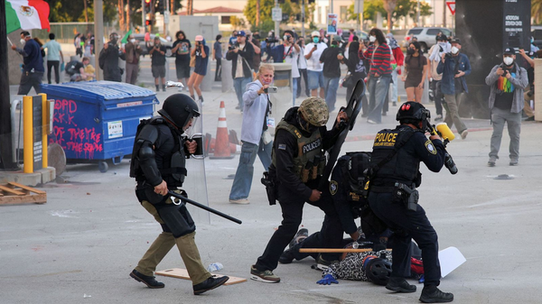 ¡EXIGE CALIFORNIA A TRUMP RETIRAR A LA GUARDIA NACIONAL DE LA!