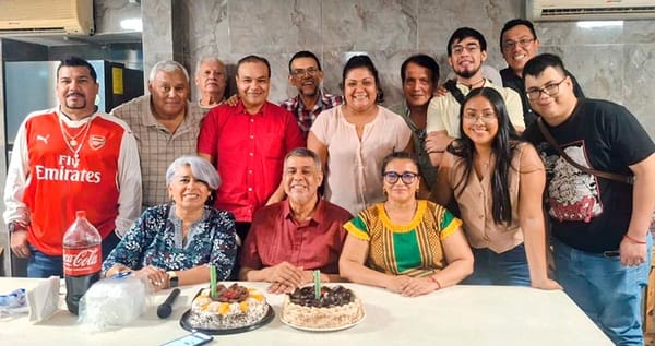 CUAUHTÉMOC FESTEJA ENTRE AMIGOS