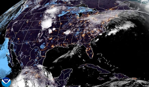 ¡NUBLADO Y BOCHORNOSO EN EL DÍA; RAYOS Y LLUVIA DE NOCHE! - *"DALILA" SE ALEJA DE MÉXICO, EN EL PACÍFICO