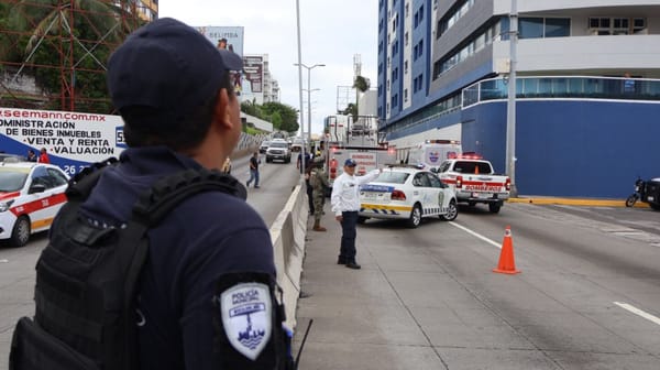 TENSIÓN EN LO ALTO DE LA TORRE SANTA MARÍA, EN BOCA DEL RÍO