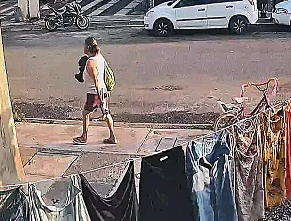 ¡DOÑITA ‘RATONA’ SE ROBÓ PATINETA DE SU VECINITO!