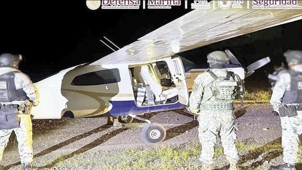 ¡INTERCEPTAN AERONAVE CON 427 KILOS DE COCAÍNA EN TECOMÁN, COLIMA!