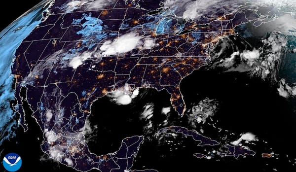 ¡EL DISTURBIO EN EL GOLFO; SIGUE DISTANTE DE NUESTRAS COSTAS! - *MAÑANA Y EL SÁBADO 19, RETORNAN LOS RAYOS Y LAS GOTAS.