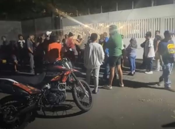 ¡BLOQUEAN DOS BOCAS!