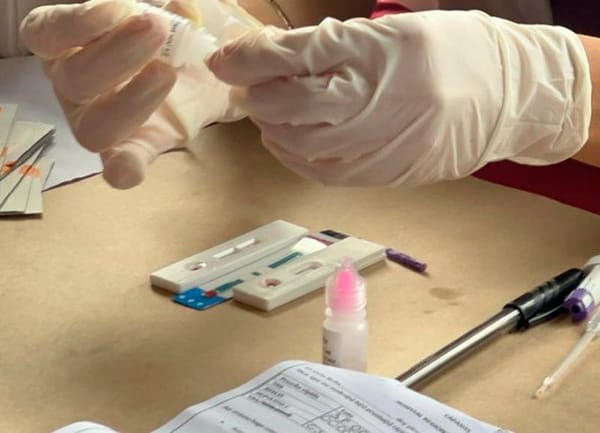 ¡PEGA EL VIH A AMAS DE CASA, ESTUDIANTES E INDÍGENAS!