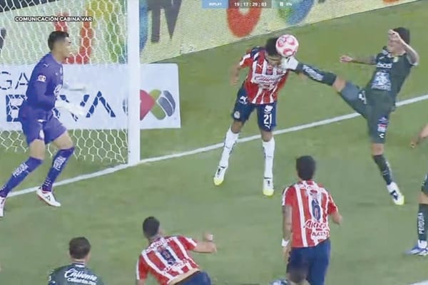¡RECONOCE ARBITRAJE ERROR EN CONTRA DE CHIVAS FRENTE AL LEÓN!