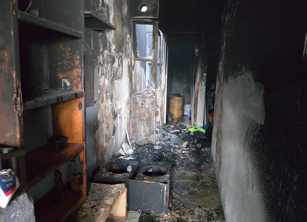 ¡SE “CHAMUSCÓ” VIVIENDA ABANDONADA EN LOMAS 4!