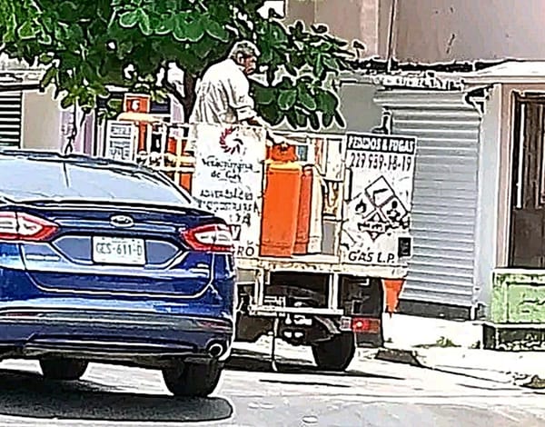 ¡REPORTAN A REPARTIDOR DE TANQUES DE GAS ALCOHOLIZADO!