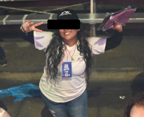 ¡COMPARSERO SE PASA DE LA RAYA Y ES CORRIDO POR MANO LARGA!