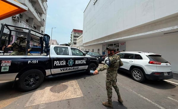 ¡ASALTAN SEARS! - BANDIDOS CON PISTOLAS SE ROBAN JOYERIA FINA POR VALOR DE 600 MIL PESOS