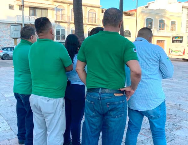 ¡MOTOCICLISTAS DE FINANCIERAS DENUNCIAN ACOSO Y EXTORSIÓN DE POLICÍAS ESTATALES! - SE MANIFESTARON EN EL BALUARTE DE SANTIAGO