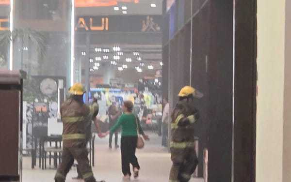 ¡CONATO DE INCENDIO EN PLAZA EL DORADO! - EVACUARON A 30 PERSONAS POR EL HUMO Y FUERTE OLOR A QUEMADO