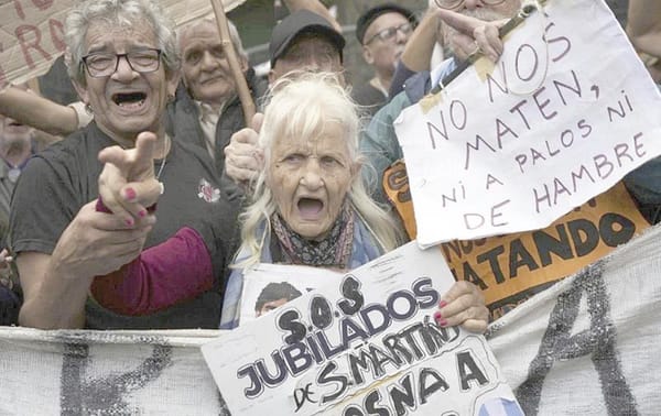 ¡MILES DE JUBILADOS VUELVEN A SALIR A LA CALLE EN ARGENTINA!
