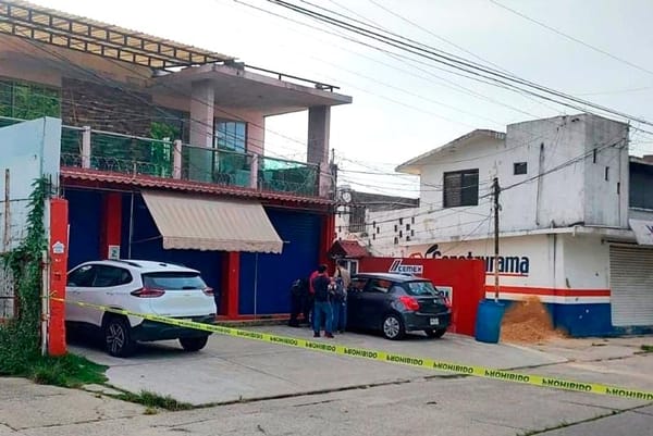 ¡TIROTEAN FERRETERÍA DE EX CANDIDATO A LA ALCALDÍA DE NANCHITAL! - DISPARARON CON UNA METRALLETA