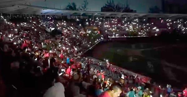 ¡APAGÓN EN EL “BETO ÁVILA”!