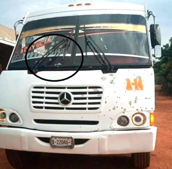 ¡RAFAGUEAN CAMIÓN URBANO EN HUEYAPAN DE OCAMPO!