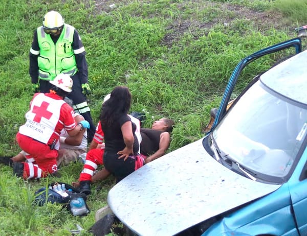 ¡VUELCAN EN LA AUTOPISTA Y YA NO LLEGARON AL BAILE DE JUNIORS KLAN!