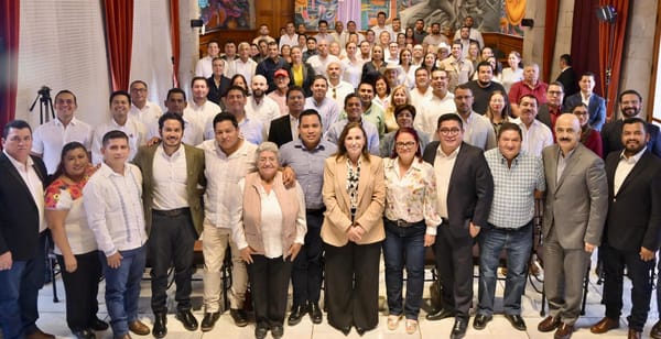 ¡A LA ESCUELITA! - *800 alcaldes electos de Morena