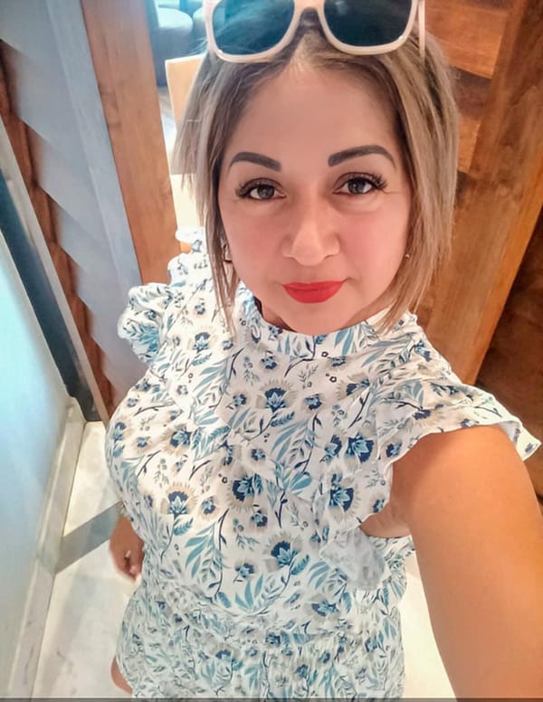 MUY FELICITADA LA GUAPA KARINA CRUZ ROMERO