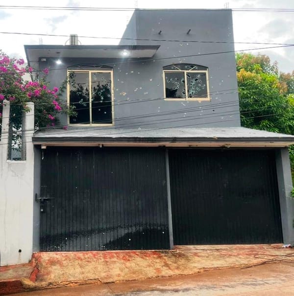 ¡BALEAN CON RÁFAGAS DE METRALLETA UNA VIVIENDA EN ACAYUCAN!