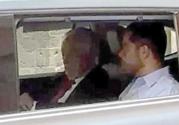 ¡REAPARECE BARTLETT EN EL PALACIO NACIONAL!