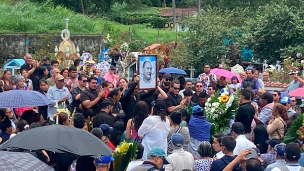 ¡ÚLTIMO ADIÓS A ARNULFO! - De familiares y amigos despiden a alcalde electo de Banderilla