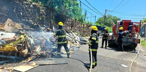 ¡QUEMAN CONSULTORIO DE HUESERO!
