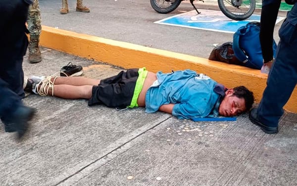 ¡AGARRAN A COCOTAZOS Y AMARRAN A “RATOTA”!