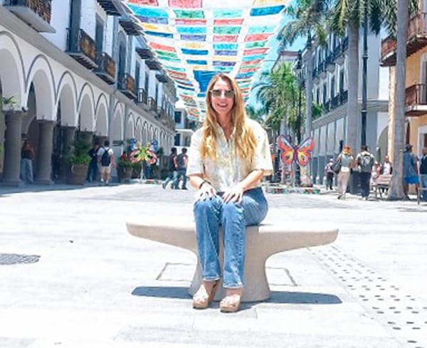 ¡ESTRENAN BANCAS EL ZÓCALO!