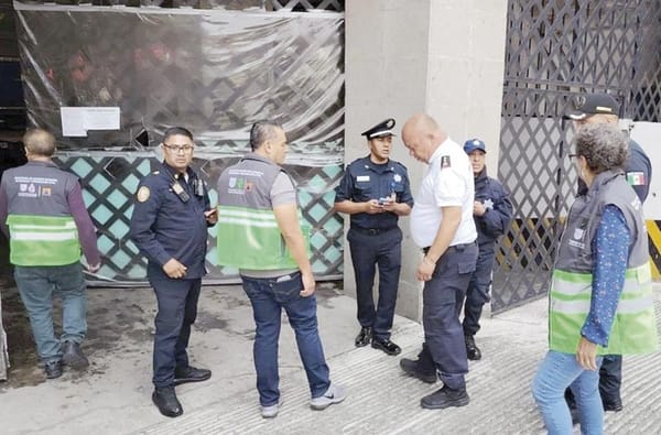 ¡SE DESPLOMA UN ELEVADOR EN EDIFICIO DEL TRIBUNAL FEDERAL DE CONCILIACIÓN Y ARBITRAJE!