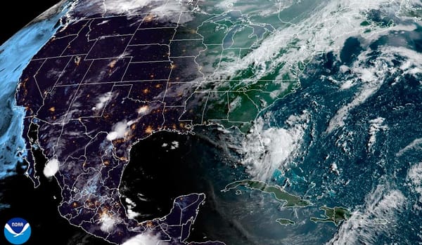 ¡EL BOCHORNO NO AFLOJA; PERO TRUENA DE NOCHE! - *SE ALEBRESTA EL NORESTE DEL GOLFO DE MÉXICO