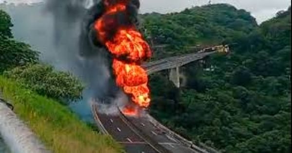 EXPLOTA PIPA CARGADA DE DIESEL EN PUENTE CHILTOYAC!