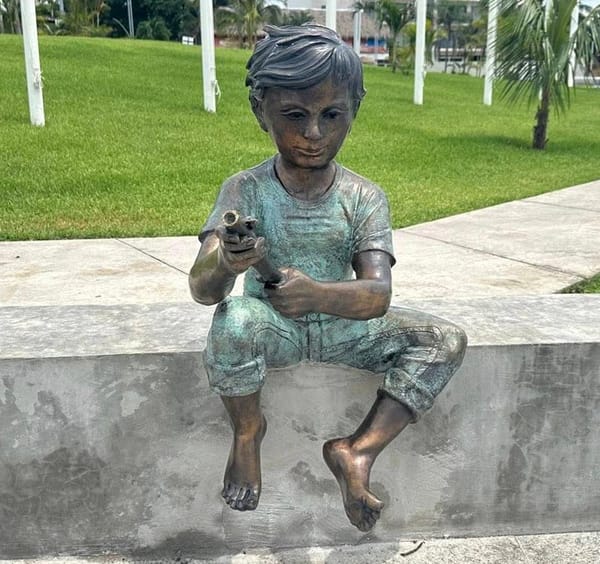 ¡VANDALIZAN AL NIÑO PESCADOR!