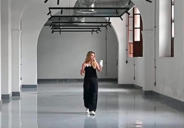 ¡PATY LE ECHA OJO AL MUSEO!