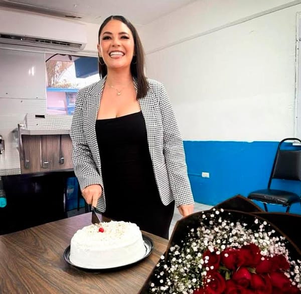 ¡ANA VICTORIA PIDE AYUDA!