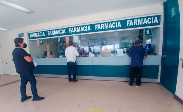 ¡MUJER PROVOCÓ TREMENDO ESCÁNDALO EN LA FARMACIA UMF 57 DEL IMSS!