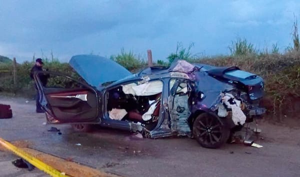 ¡BRUTAL CHOQUE EN COATZA! - UN AUTOMOVIL QUEDO DESTROZADO Y UN MENOR MURIÓ EN EL BULEVAR COSTERO