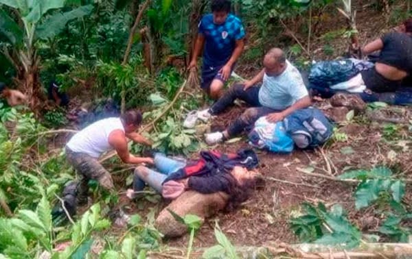 ¡CAEN EN BARRANCO: 13 HERIDOS! - CAMIONETA DANDO VOLTERETAS SE FUE AL FONDO CASI 50 METROS