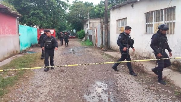 ¡TRACA-TRACA EN MEDELLIN! - SE TIROTEAN POLICIAS CONTRA BANDA DE ROBA-MOTOS