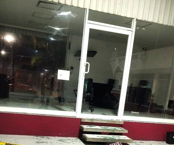 ¡DEJAN LIBRE A ‘RATA’ QUE ROBÓ EN VERIFICENTRO Y ACUCHILLÓ AL VIGILANTE!