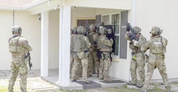 ¡JUEZA BLOQUEA INTENTO DE TRUMP DE AMPLIAR LAS DEPORTACIONES RÁPIDAS DE MIGRANTES!