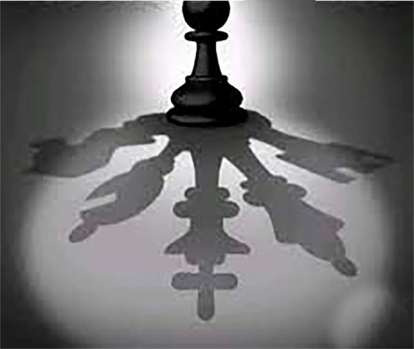 VIVIENDO CON SENTIDO | EL PEÓN - En el mundo del ajedrez, la atención suele centrarse en piezas como la dama, la torre, el caballo y el alfil. Sin embargo, el peón, esa figura aparentemente insignificante, esconde una rica historia...